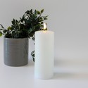 LED Bloklys 17,5cm høj, smelte-look, flammeeffekt - Ø7,5cm, 17,5cm høj, virker m. fjernbetj, timer, ægte stearin