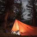 A90 nødplastlampe 15W E27 - med batteri (3 timer), 4000K.