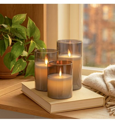 LED Bloklys sæt i røgfarvet glas Ø7,5cm, 3 stk, vippende flamme - Inkl. fjernbetjening og timer, 10/12,5/15cm høj, ægte stearin