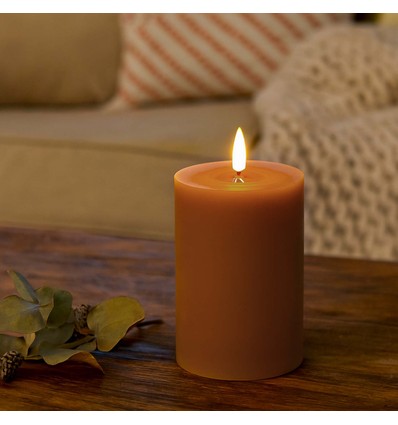 LED Bloklys 10cm høj, smelte-look, flammeeffekt - Ø7,5cm, 10cm høj, virker m. fjernbetj, ægte stearin, flot brun