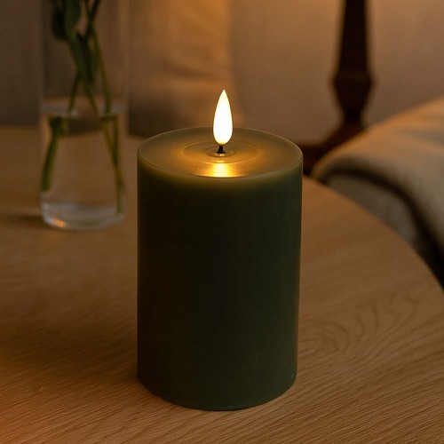 LED Bloklys 10cm høj, smelte-look, flammeeffekt - Ø7,5cm, 10cm høj, virker m. fjernbetj (ikke inkl.), ægte stearin, Dyb grøn