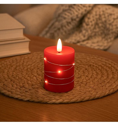 LED Bloklys med lyskæde, 10cm høj, flammeeffekt - Ø7,5cm, 10cm høj, virker m. fjernbetj (ikke inkl.), ægte stearin, rød