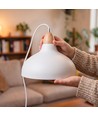 BIRK Hvid Ø24cm pendel - E27 fatning, 2m ledning, Metal / Træ